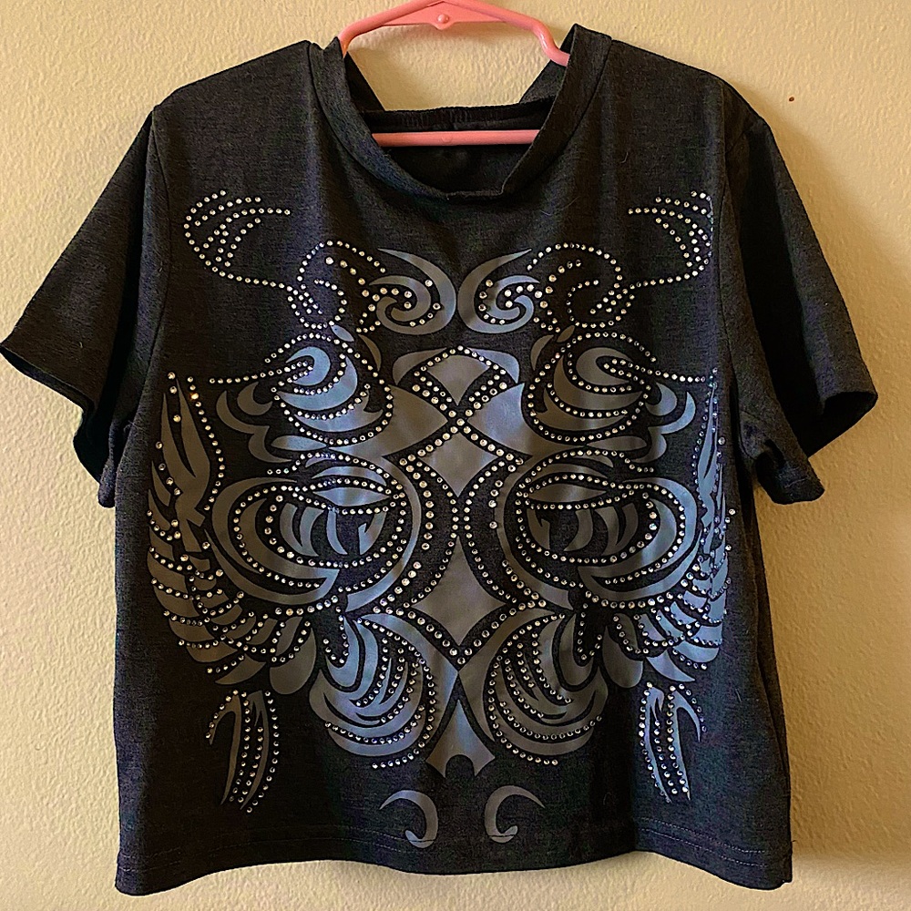Small y2k crop top.